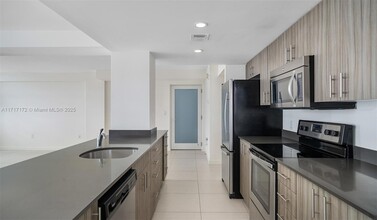 910 West Ave, Unit 0339 in Miami Beach, FL - Building Photo - Building Photo