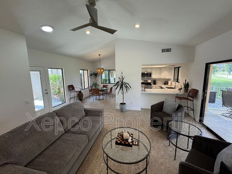 22 Mission Ct in Rancho Mirage, CA - Foto de edificio