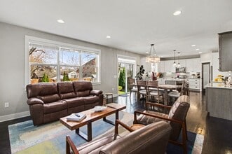 3906 Hillside Dr in Royal Oak, MI - Foto de edificio - Building Photo