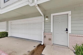 2415 Stutz Dr in Dallas, TX - Building Photo - Building Photo