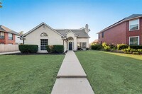 7744 Grassland Dr in Fort Worth, TX - Foto de edificio - Building Photo