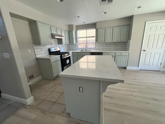 1134 Kestrel Dr in Patterson, CA - Building Photo - Building Photo