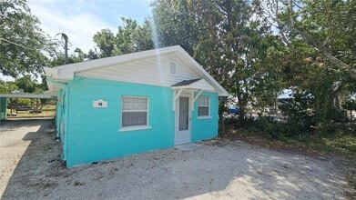15 N Mango St in Englewood, FL - Building Photo - Building Photo