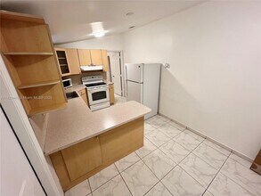 1674 NE 174th St-Unit -REAR in North Miami Beach, FL - Building Photo - Building Photo