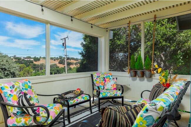 1219 Deer Trail Ln in Solvang, CA - Building Photo - Building Photo
