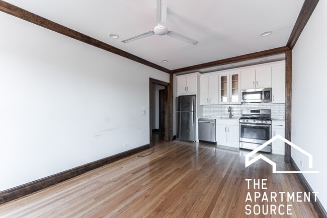 4755 N Sawyer Ave in Chicago, IL - Building Photo - Building Photo