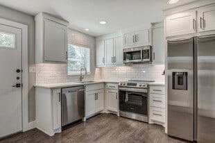 2114 Tucker St in Dallas, TX - Building Photo