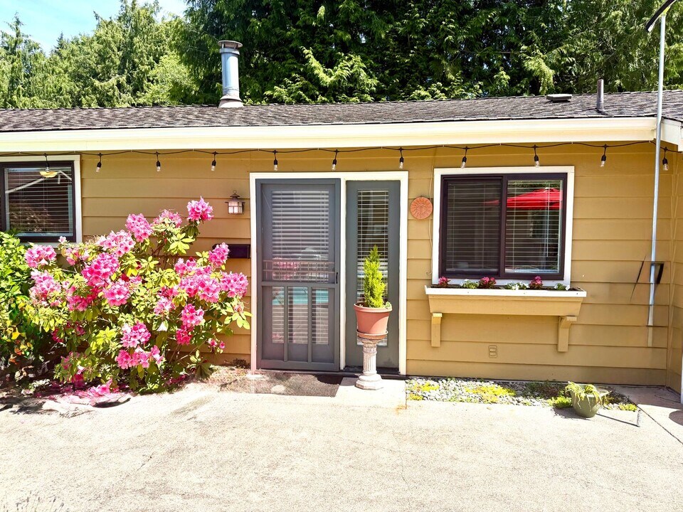 20427 86th Pl W in Edmonds, WA - Building Photo