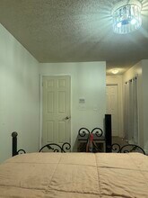 414 Delaware Ave, Unit 218 in Norfolk, VA - Building Photo - Building Photo