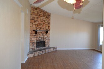 13075 Navajo Rd in Apple Valley, CA - Building Photo - Building Photo