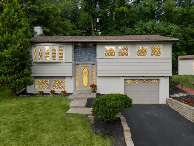224 Laura Lee Dr in Coraopolis, PA - Building Photo - Building Photo
