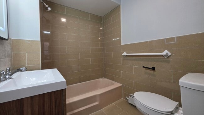 722 Westside Ave, Unit 2 in Jersey City, NJ - Building Photo - Building Photo