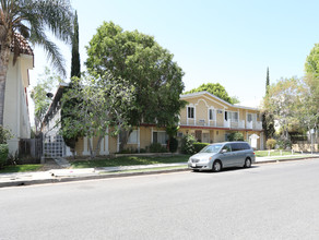 Maison Felicia in Tarzana, CA - Building Photo - Building Photo