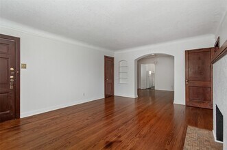 5918 La Vista Dr, Unit 3 in Dallas, TX - Foto de edificio - Building Photo