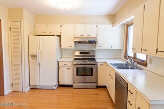 17 Cedarwood Drive in Queensbury, NY - Building Photo - Building Photo