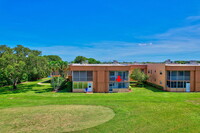 436 Flanders I in Delray Beach, FL - Foto de edificio - Building Photo