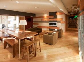 Hide House Lofts Bayview in Milwaukee, WI - Foto de edificio - Building Photo