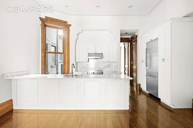 323 Washington Ave in Brooklyn, NY - Building Photo - Building Photo