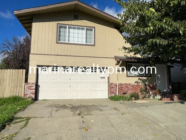912 Gateway Dr in Vallejo, CA - Foto de edificio - Building Photo