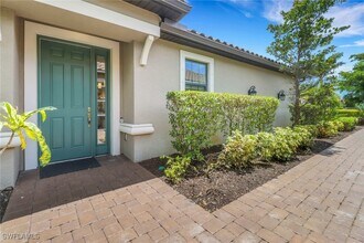 15146 Tolmino St in Naples, FL - Foto de edificio - Building Photo