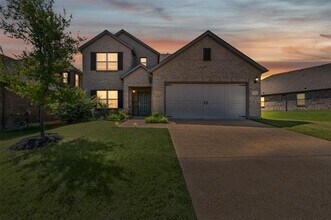 1206 Fox Chase Dr in Mansfield, TX - Building Photo - Building Photo