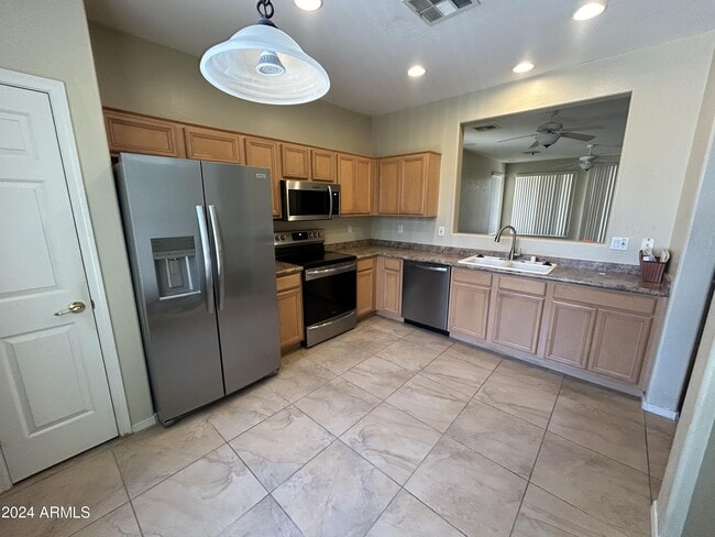 2635 W Sat Nam Way in Phoenix, AZ - Building Photo - Building Photo