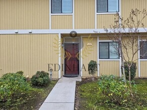 4885 N Backer Ave in Fresno, CA - Foto de edificio - Building Photo