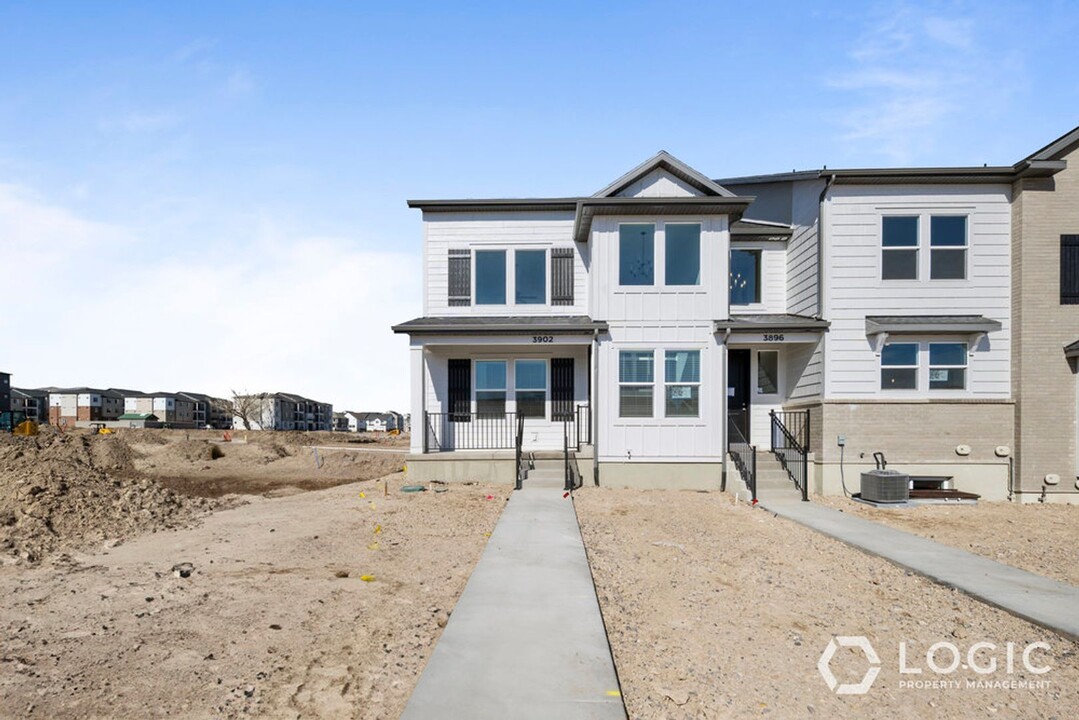 3902 950 N in Eagle Mountain, UT - Building Photo