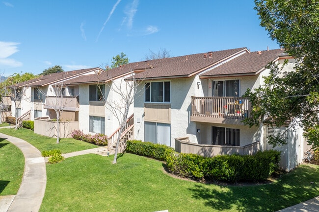 Shepard Place in Carpinteria, CA - Foto de edificio - Building Photo