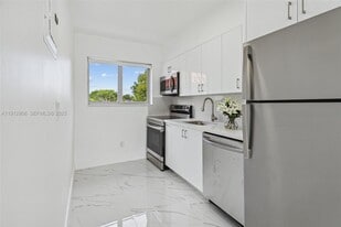 740 82nd St in Miami Beach, FL - Building Photo