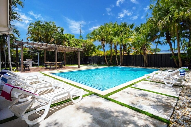 1307 Rodman St in Hollywood, FL - Foto de edificio - Building Photo