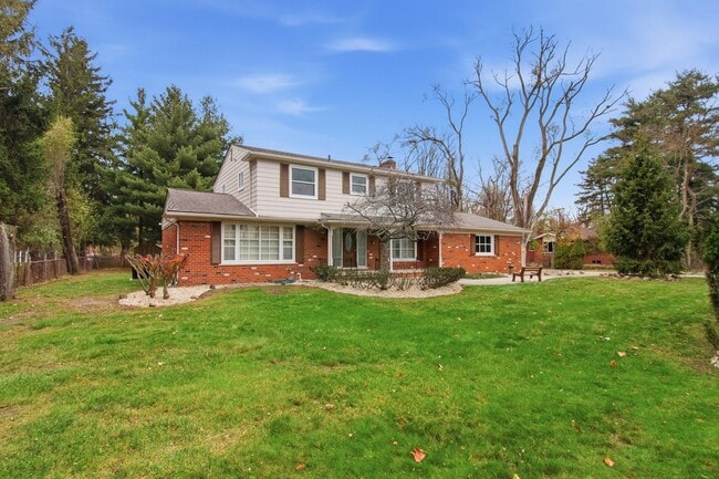 32901 Blossom Ct in Beverly Hills, MI - Building Photo - Building Photo