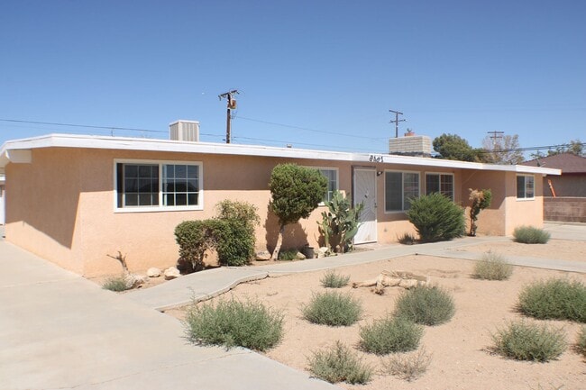 8461 Eucalyptus Ave in California City, CA - Building Photo - Building Photo