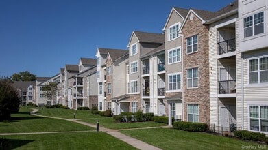 416 Charles Pond Dr in Coram, NY - Building Photo - Building Photo