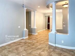 8225 Broad Peak Dr in Las Vegas, NV - Building Photo - Building Photo