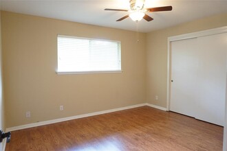 5510 Grape St in Houston, TX - Building Photo - Building Photo