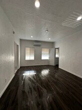 216 E Valencia Ave in Burbank, CA - Building Photo - Building Photo