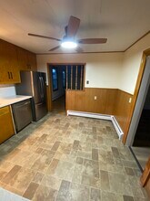 99 Lyons St, Unit Lyons St in Springfield, MA - Foto de edificio - Building Photo