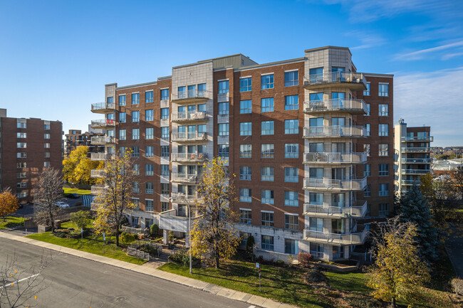 Le Chopin in St. Laurent, QC - Building Photo - Building Photo