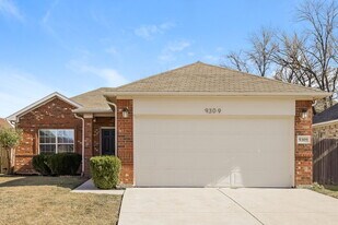 9309 Rhoni Ct in Fort Worth, TX - Building Photo