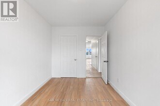 1018 Burnhamthorpe Rd E in Mississauga, ON - Building Photo - Building Photo