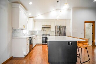 17603 SW Cody Ln in Beaverton, OR - Building Photo - Building Photo