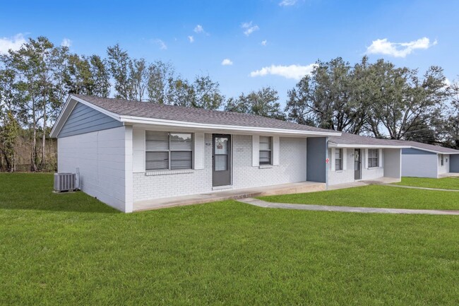 The Cottages at Twin Lakes in Pensacola, FL - Building Photo - Building Photo