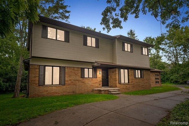 4866 Walnut Lake Rd