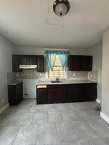 81 Whitney St, Unit 1 in Newark, NJ - Building Photo