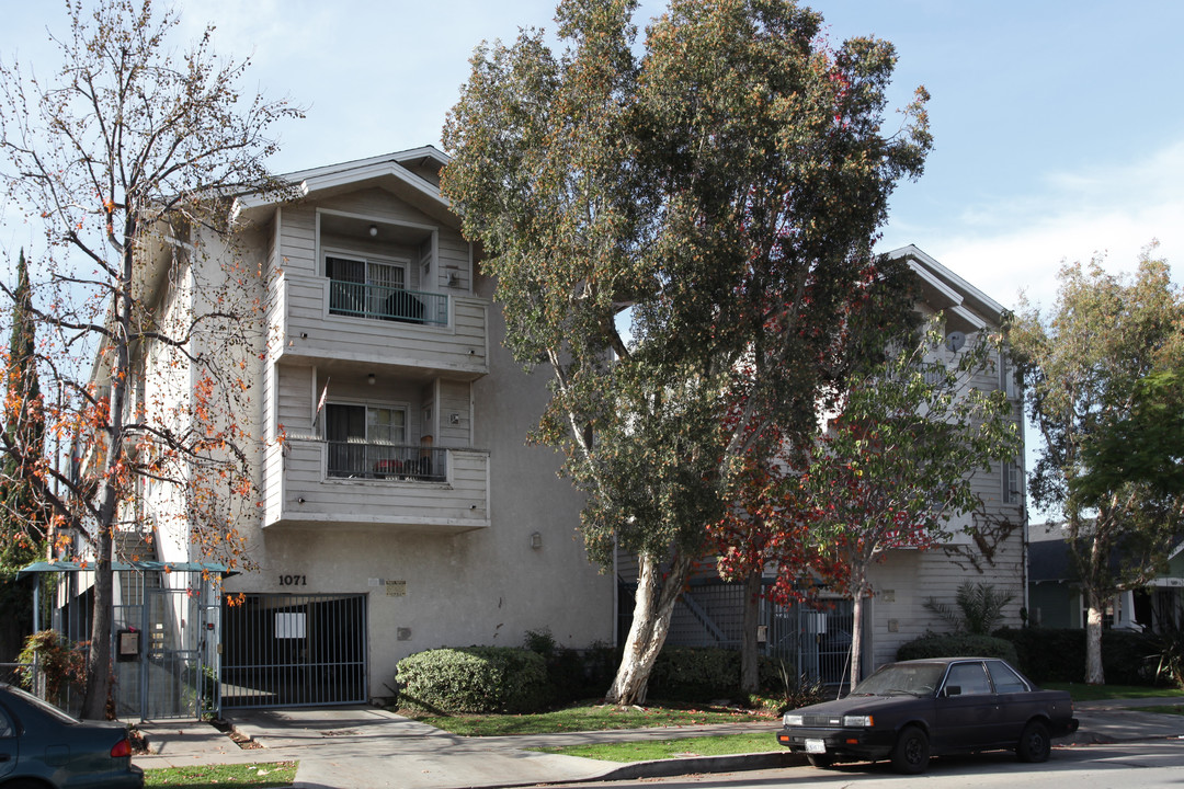 1071-1075 Junipero Ave in Long Beach, CA - Foto de edificio