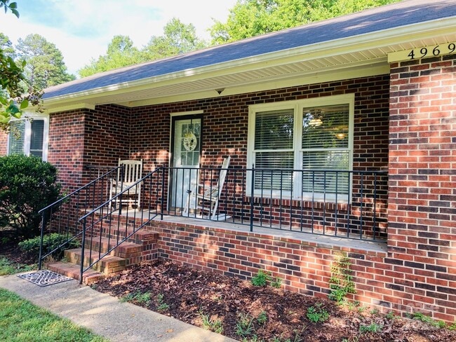 4969 Moonlite Bay Dr in Lake Norman of Catawba, NC - Building Photo - Building Photo