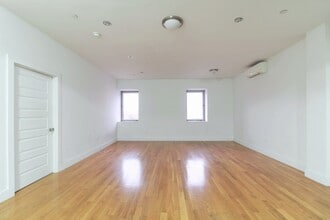 LUXURY 1 BED LOFT in Queens! in Queens, NY - Building Photo - Building Photo