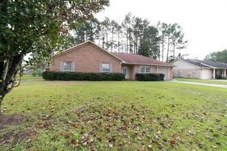 2104 Walberg Dr in Hinesville, GA - Building Photo - Building Photo