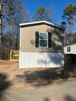 5 Poole Cir in Ellenwood, GA - Building Photo